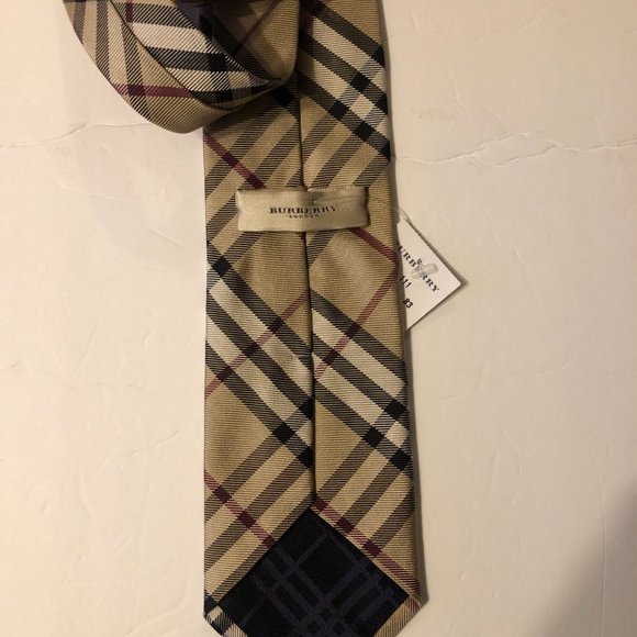BURBERRY MEN'S NEW 100%SILK NECK TIE  WIDTH: 3 1/2"  LENGTH: 57"  MADE IN ITALY - Picture 4 of 10
